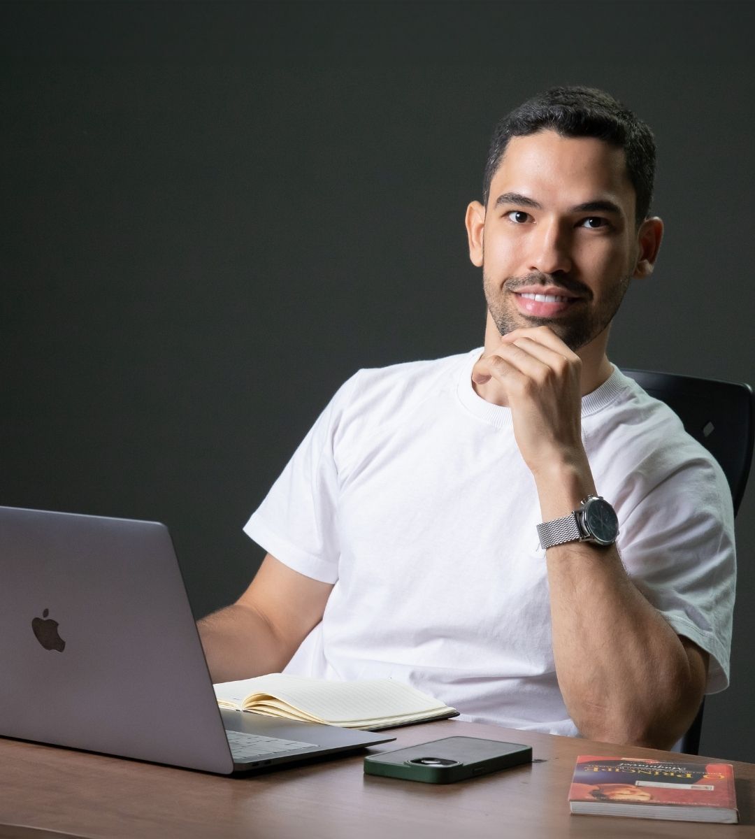 Urbano Leal, da MURB, em sua mesa de trabalho